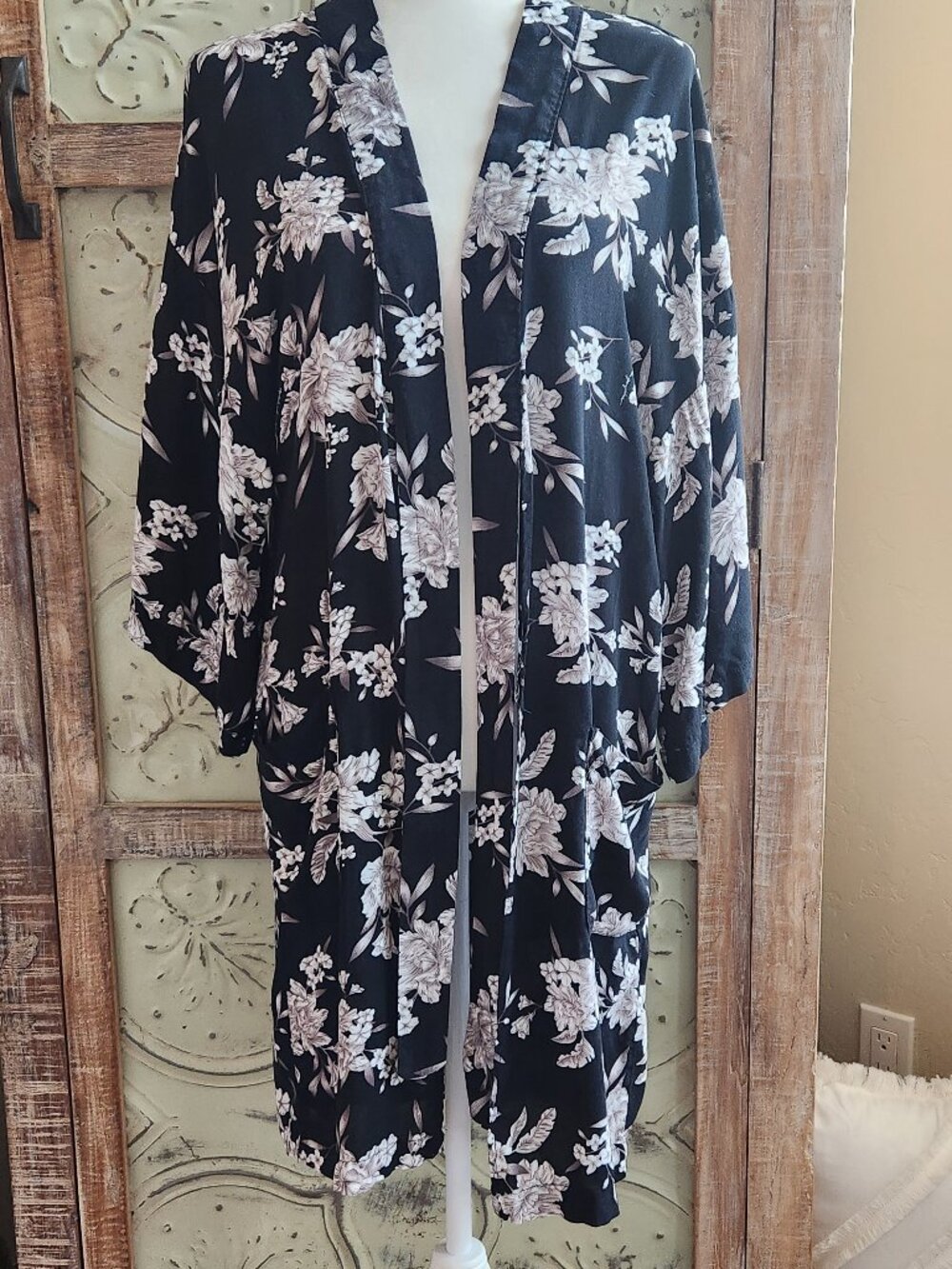 Spiritual Gangster Maya Kimono Robe in Black Floral Print | OS